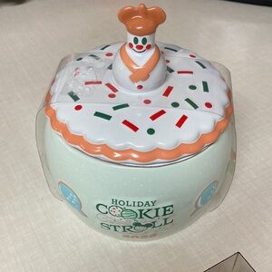 🟠🟠 Disney’s Holiday Cookie Stroll 2022 Cookie Jar (NWT)